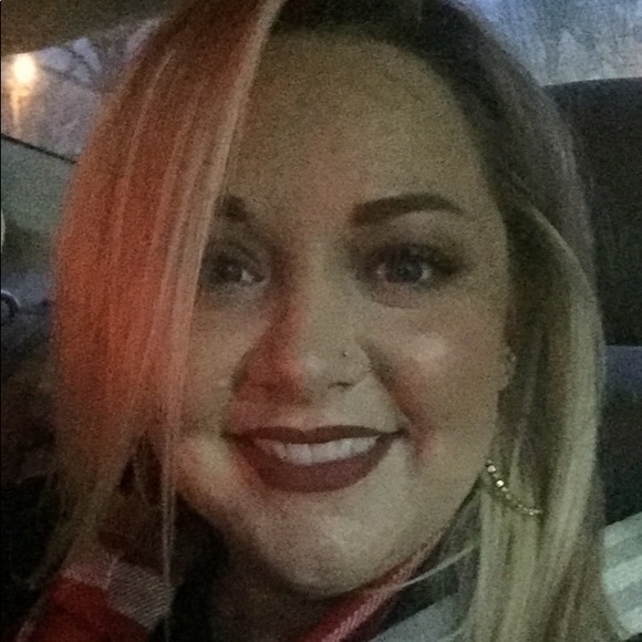 Meet your Posher, Alyssa - Picture 1 of 1